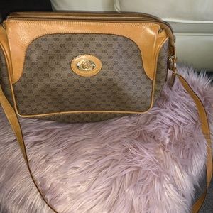 Vintage Gucci crossbody bag .